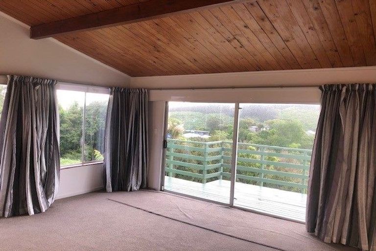 Photo of property in 37 Singers Road, Korokoro, Lower Hutt, 5012