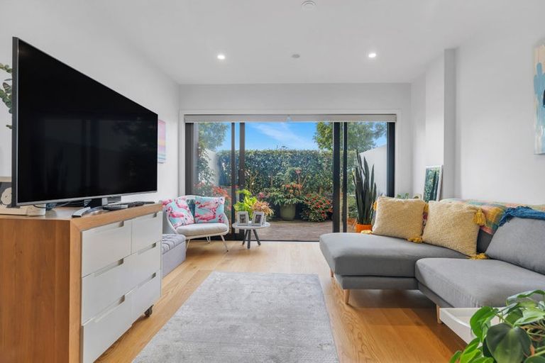 Photo of property in Frank Sargeson Apts, 5/74g Anzac Street, Takapuna, Auckland, 0622