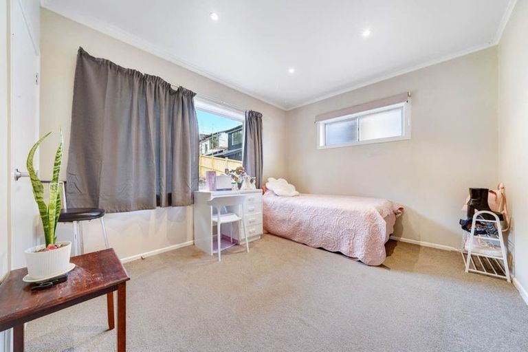 Photo of property in 582 Massey Road, Mangere, Auckland, 2022