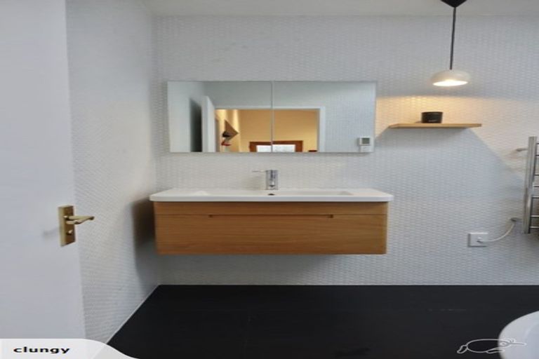 Photo of property in 49 Cleveland Street, Edgeware, Christchurch, 8013