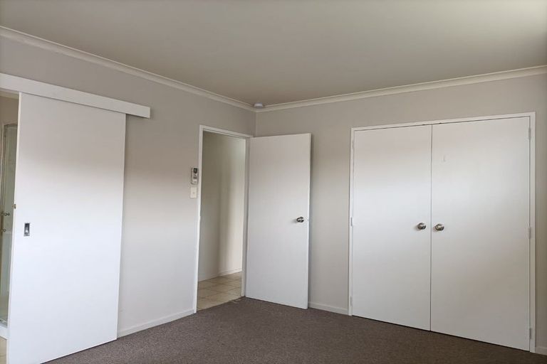 Photo of property in 32 Kayes Road, Pukekohe, 2120