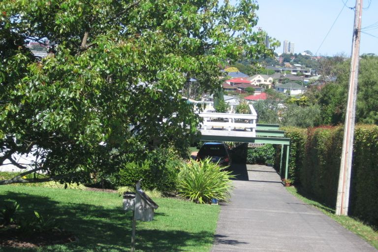Photo of property in 3/26a Tobruk Crescent, Milford, Auckland, 0620