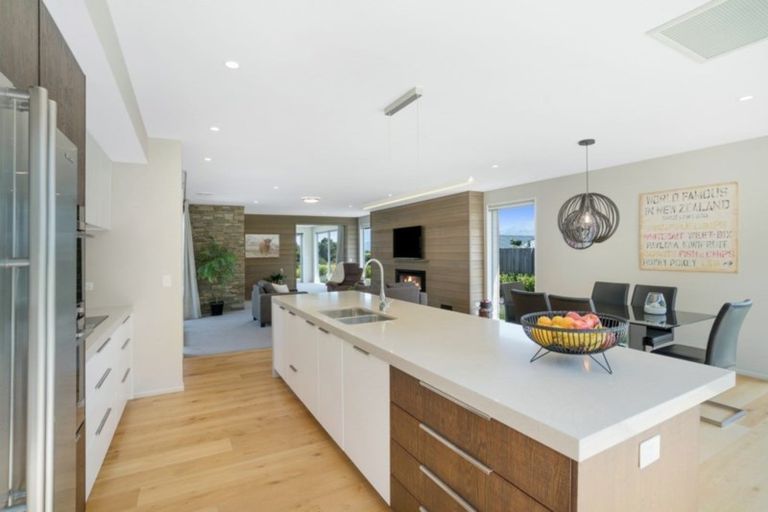 Photo of property in 12 Edgewood Place, Wanaka, 9305