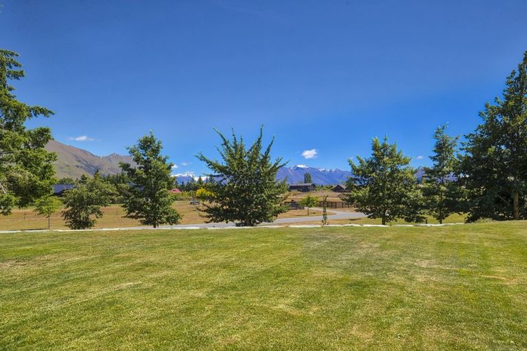 Photo of property in 2 Little Orchard Way, Wanaka, 9382