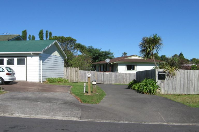 Photo of property in 16 Crosby Road, West Harbour, Auckland, 0618