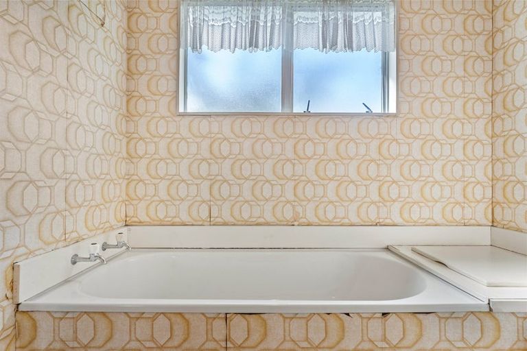 Photo of property in 39 Kohekohe Street, New Lynn, Auckland, 0600