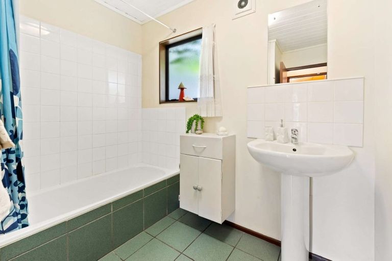Photo of property in 123 Spinella Drive, Bayview, Auckland, 0629