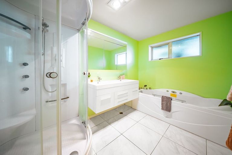 Photo of property in 112 Gayhurst Road, Dallington, Christchurch, 8061