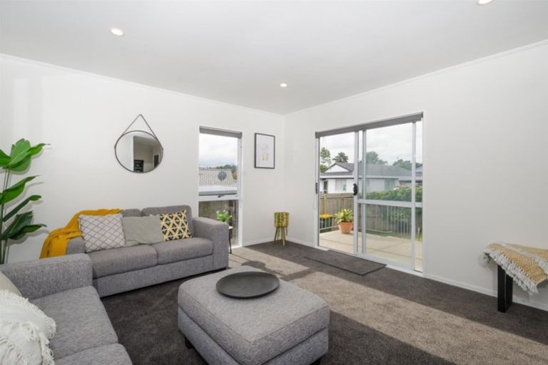 Photo of property in 2/77 Luanda Drive, Ranui, Auckland, 0612
