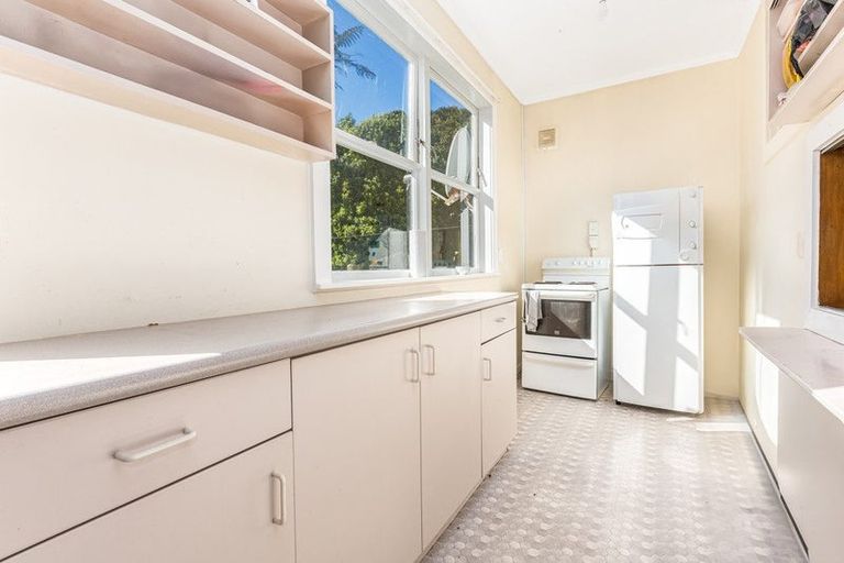 Photo of property in 81 Northland Road, Northland, Wellington, 6012