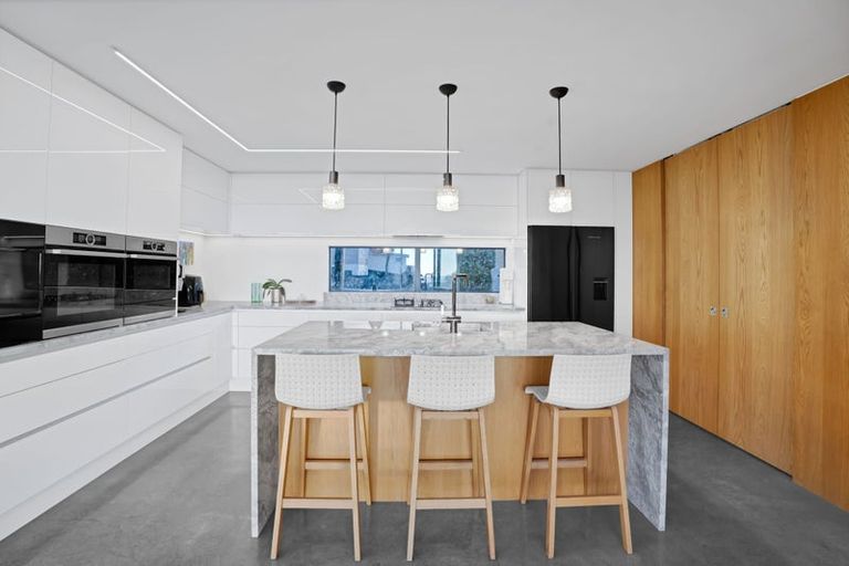 Photo of property in 30 Bayly Road, Moturoa, New Plymouth, 4310