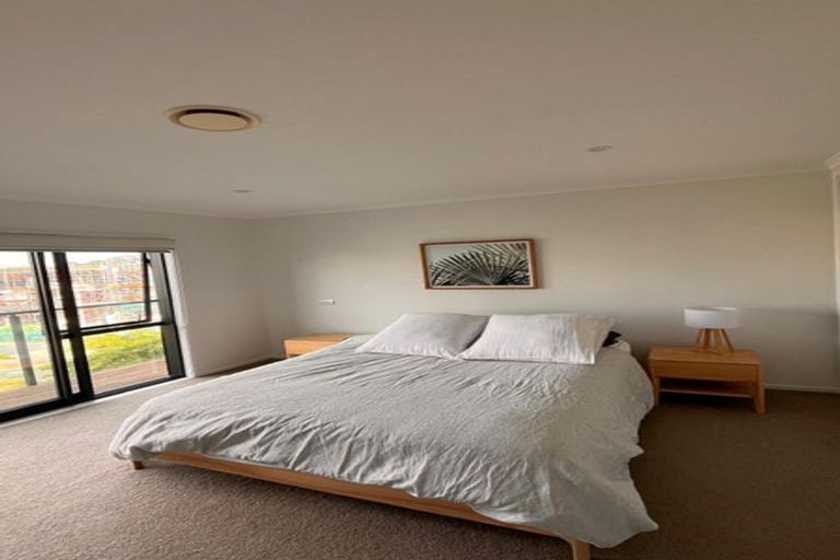 Photo of property in 71 Te Oneroa Way, Long Bay, Auckland, 0630