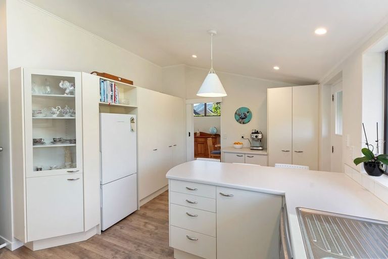 Photo of property in 428 Te Moana Road, Waikanae, 5036