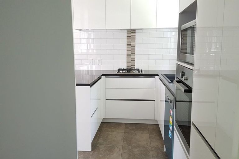 Photo of property in 186 Sunnynook Road, Totara Vale, Auckland, 0627