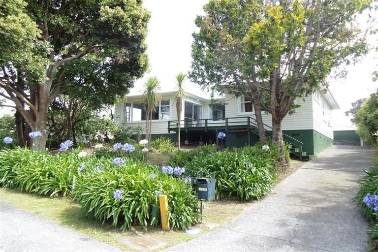 Photo of property in 9 Valkyria Place, Beach Haven, Auckland, 0626