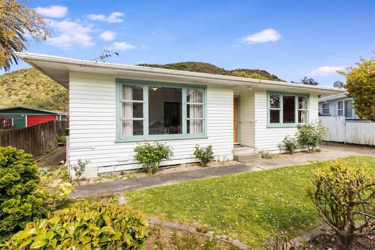 Photo of property in 41 Parenga Street, Wainuiomata, Lower Hutt, 5014
