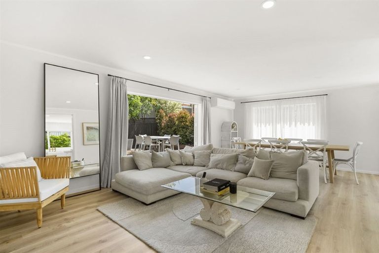 Photo of property in 2/6 Marsh Avenue, Forrest Hill, Auckland, 0620