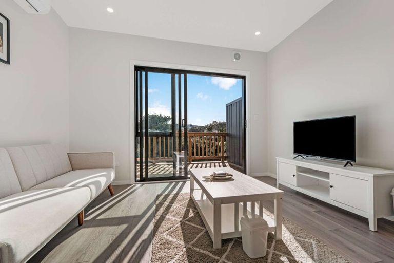 Photo of property in 4 St Claire Road, Silverdale, 0932