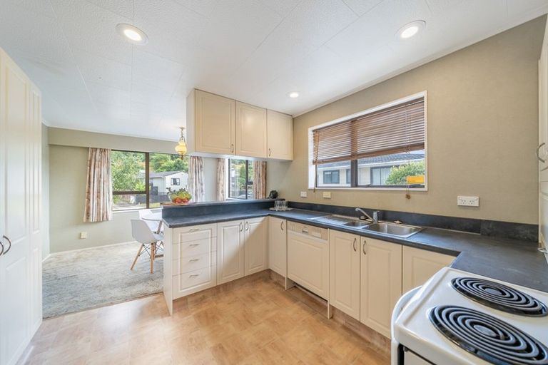 Photo of property in 42 Hartford Crescent, Totara Park, Upper Hutt, 5018