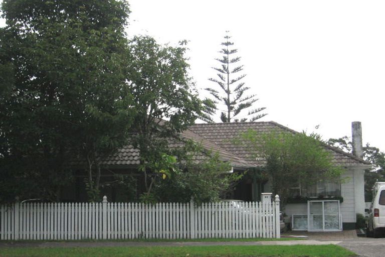 Photo of property in 66 Edmonton Road, Henderson, Auckland, 0612