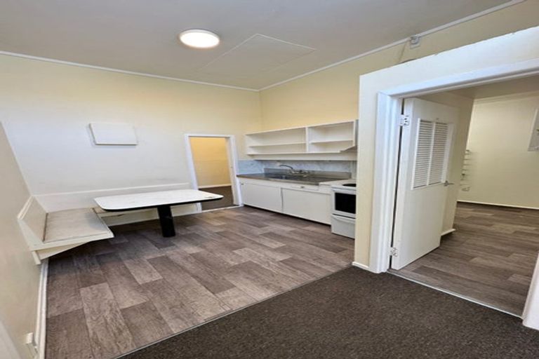 Photo of property in 140 Tasman Street, Mount Cook, Wellington, 6021