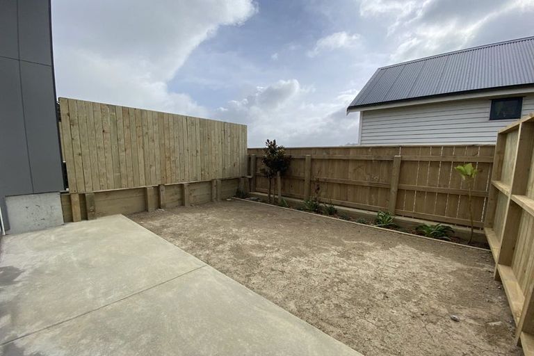 Photo of property in 62u4 Spenmoor Street, Newlands, Wellington, 6037