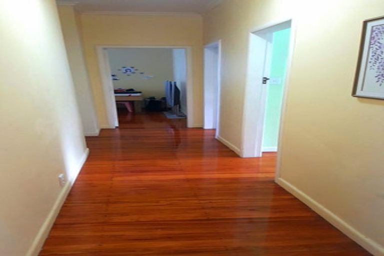 Photo of property in 34 Kashmir Road, Glen Eden, Auckland, 0602