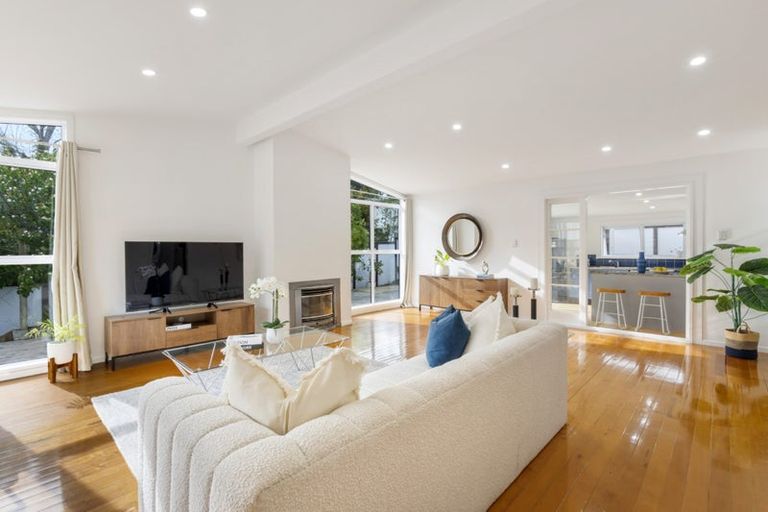 Photo of property in 25 Marsh Avenue, Forrest Hill, Auckland, 0620