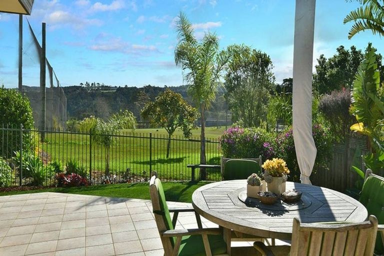 Photo of property in 28 English Oak Drive, Schnapper Rock, Auckland, 0632