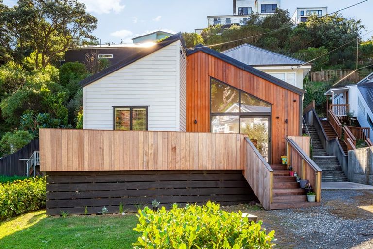Photo of property in 51 Jackson Street, Island Bay, Wellington, 6023