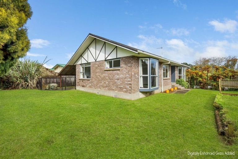 Photo of property in 102 Heta Road, Highlands Park, New Plymouth, 4312