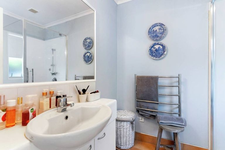 Photo of property in 4 Mullagh Place, East Tamaki Heights, Auckland, 2016