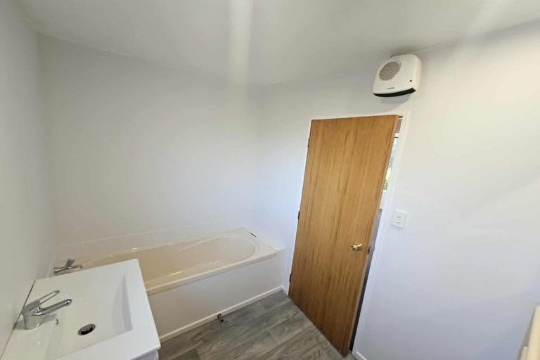Photo of property in 1/175 Wairakei Road, Bryndwr, Christchurch, 8053