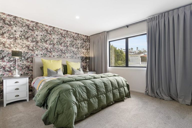 Photo of property in 2/33 Parr Terrace, Castor Bay, Auckland, 0620