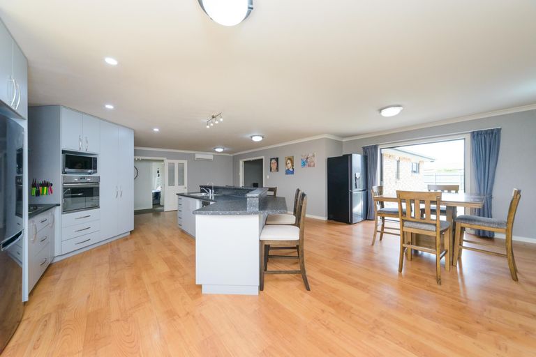 Photo of property in 46 Peter Hall Drive, Kelvin Grove, Palmerston North, 4414