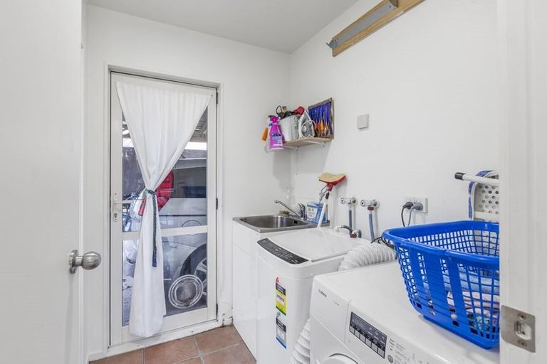 Photo of property in 18b Holiday Road, Stanmore Bay, Whangaparaoa, 0932