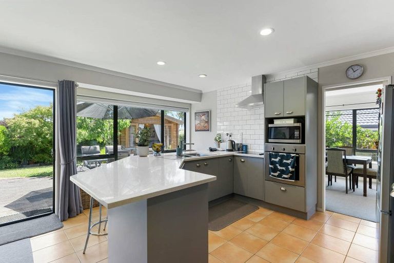 Photo of property in 4 Mullagh Place, East Tamaki Heights, Auckland, 2016