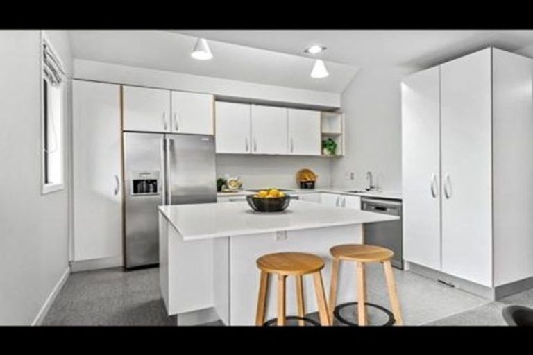 Photo of property in 1/176 Mcleod Road, Te Atatu South, Auckland, 0610