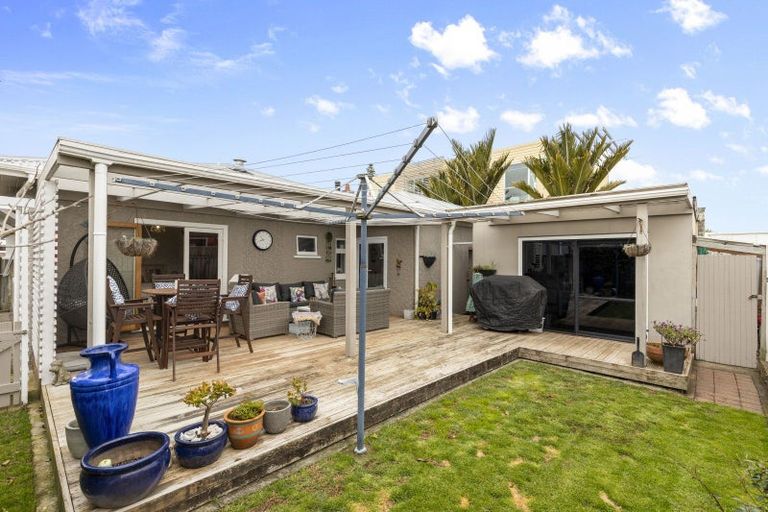 Photo of property in 25 Mclean Street, Strandon, New Plymouth, 4312