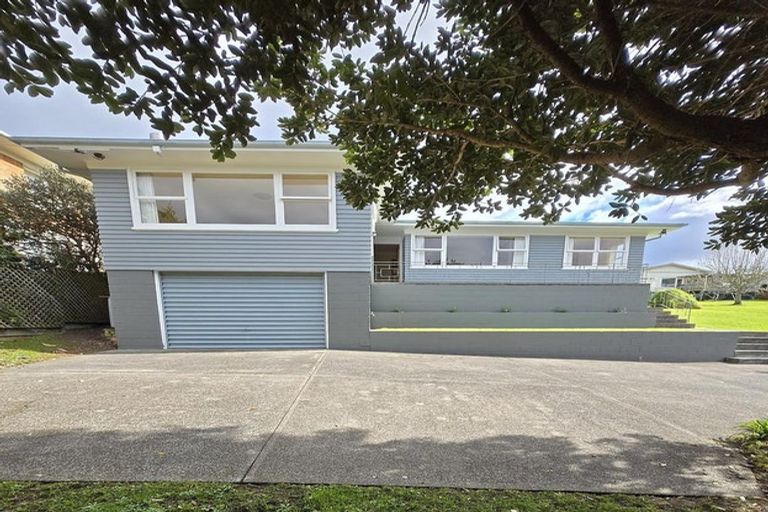 Photo of property in 40 Seabreeze Road, Narrow Neck, Auckland, 0624