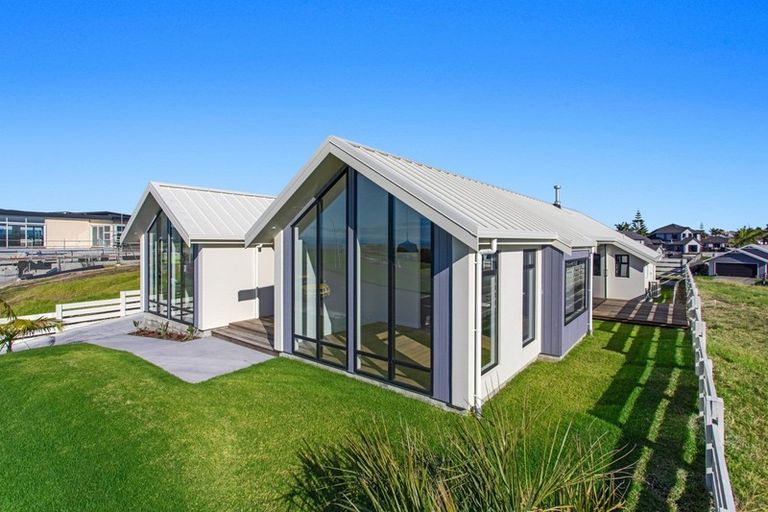 Photo of property in 16 Pacific Parade, Coastlands, Whakatane, 3120