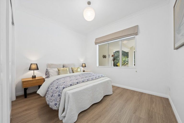 Photo of property in 7 Hobbs Road, Matakatia, Whangaparaoa, 0930