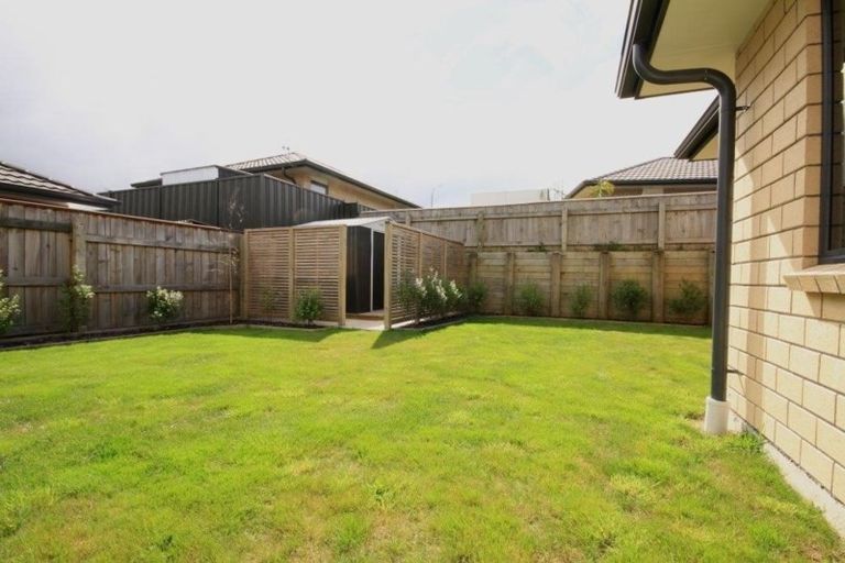 Photo of property in 64 Sunstone Crescent, Brown Owl, Upper Hutt, 5018