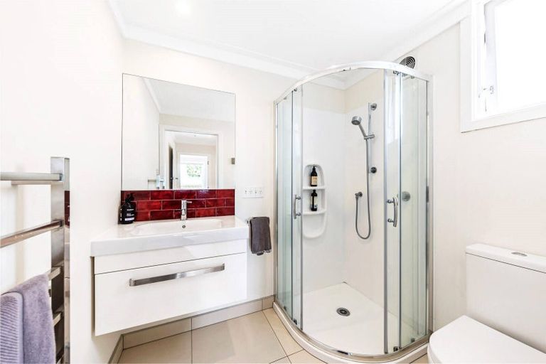 Photo of property in 114 Scenic Drive, Titirangi, Auckland, 0604