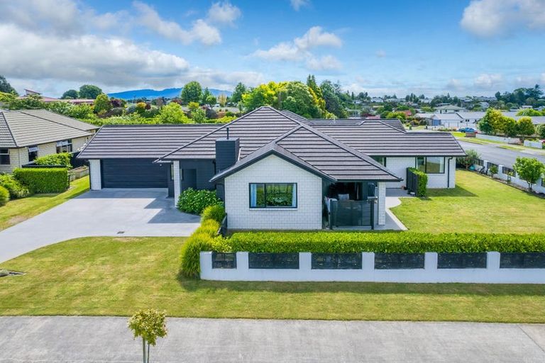 Photo of property in 2 Oak Ridge Drive, Te Awamutu, 3800