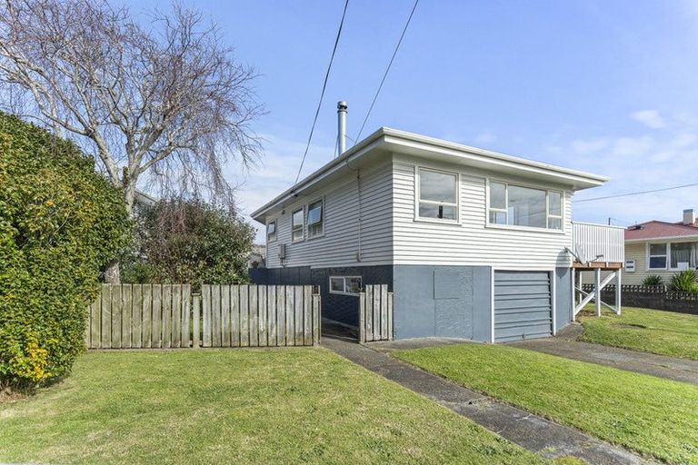 Photo of property in 6 Clearmont Crescent, Blagdon, New Plymouth, 4310