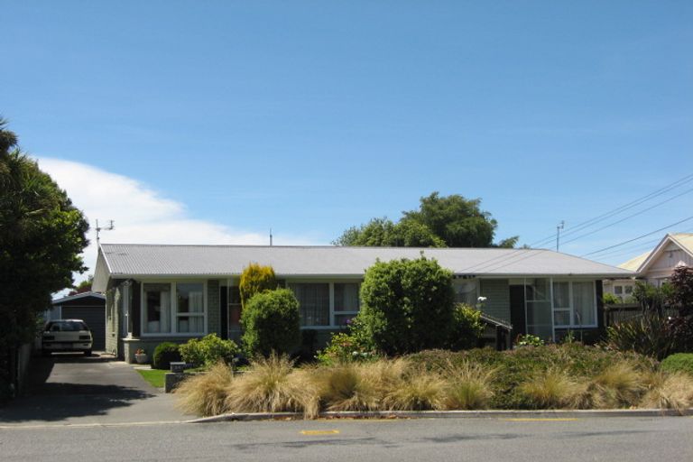 Photo of property in 52 Cleveland Street, Edgeware, Christchurch, 8013