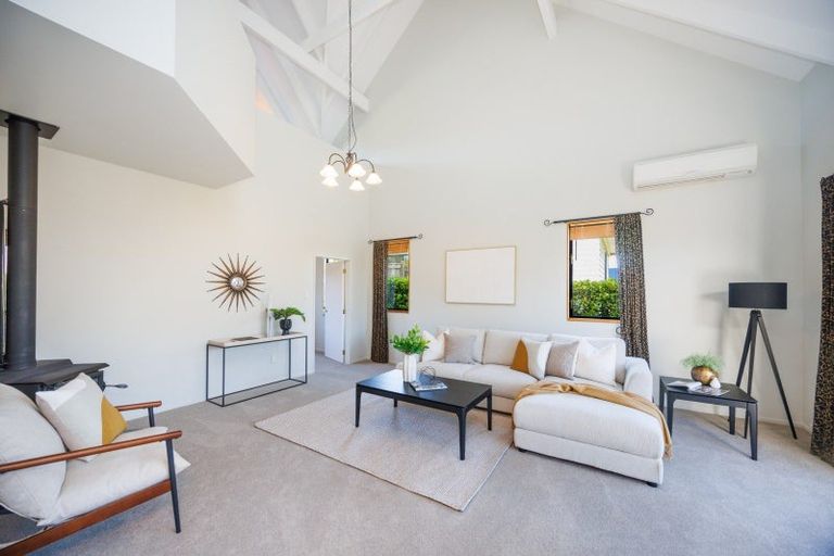 Photo of property in 20 Cashmere Drive, Fitzherbert, Palmerston North, 4410