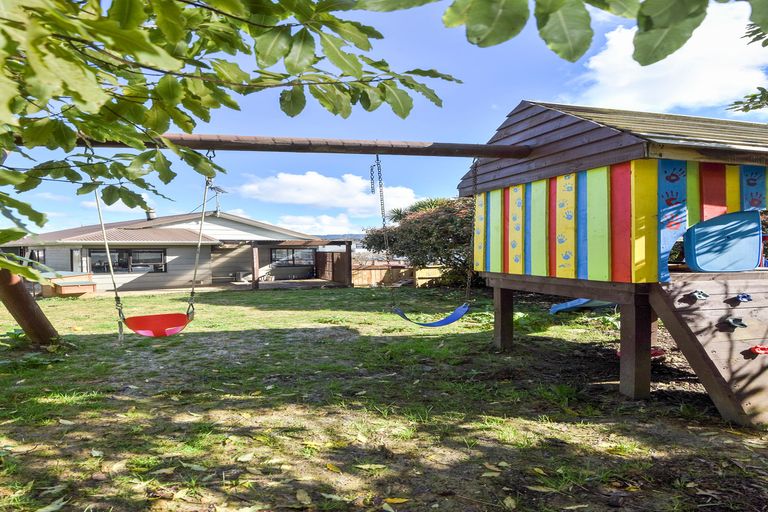 Photo of property in 11 Imperial Place, Henderson, Auckland, 0612