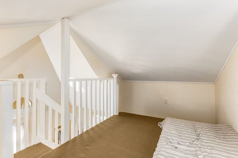 Photo of property in 81 Northland Road, Northland, Wellington, 6012